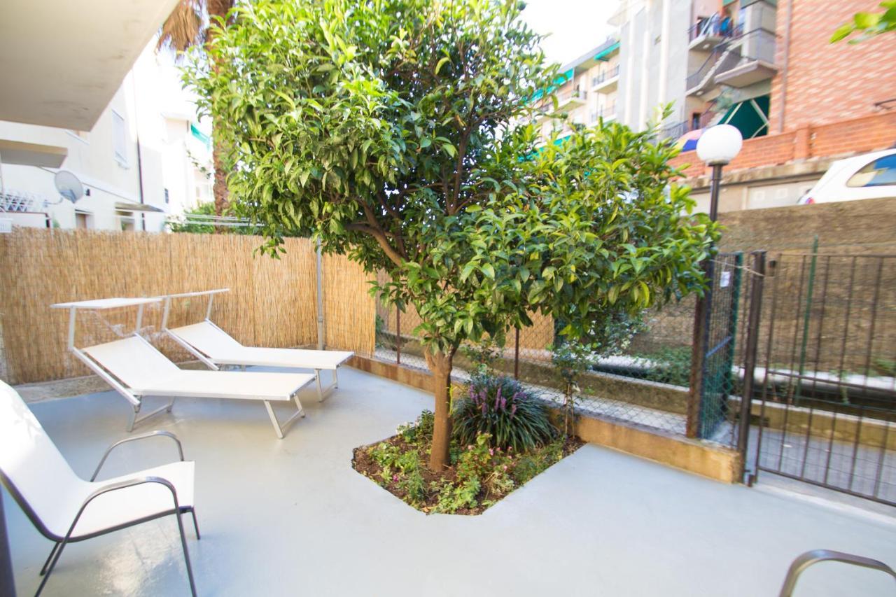 Grande Bilocale Con Giardino E Posto Auto Privato Comodo Al Mare Varazze Kültér fotó